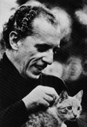 Foto: lo scrittore Giuseppe Berto con la sua gattina