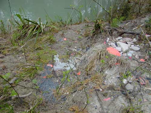 Foto del Fiume Chienti dietro al poligono di Tiro