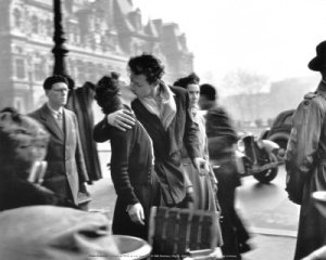 doisneau-robert-le-baiser-de-l-hotel-de-ville-paris-1950[1]