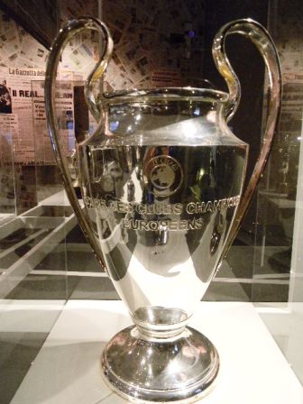 la Coppa dei Campioni vinta dal Milan nel 1963 a Wembley small